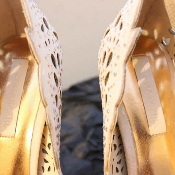 BCBGMAXAZRIA Peacock Pumps - Picture 5 of 8